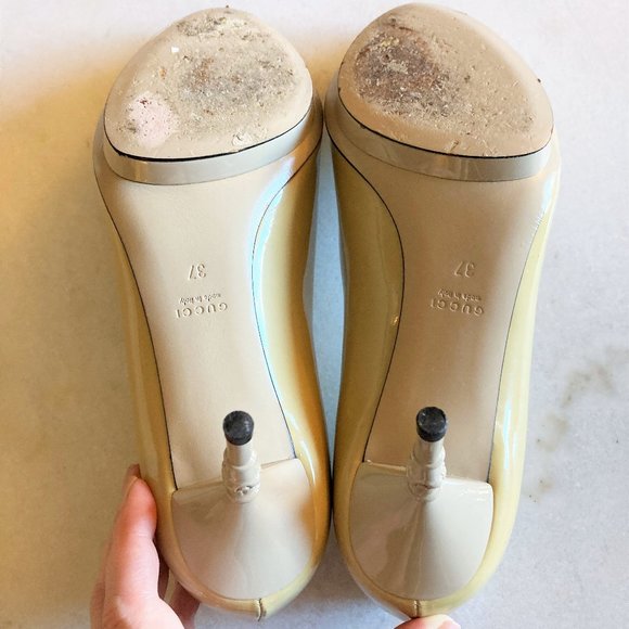 Gucci bamboo accent patent leather peep toe pump (beige / banana cream yellow) - Picture 9 of 12